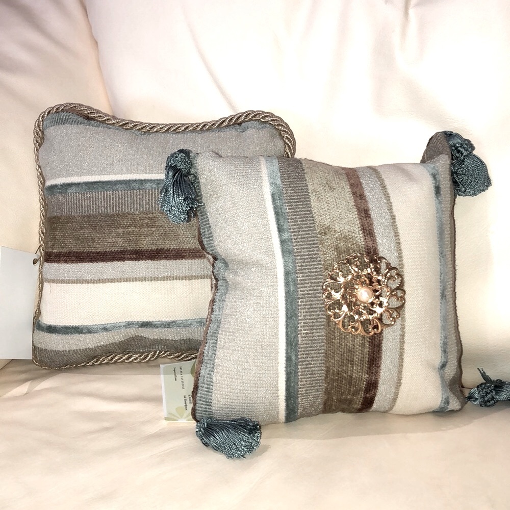 2 CUSTOM ACCENT PILLOWS